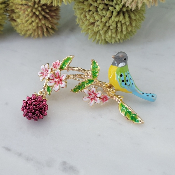 Cute Bird Brooch Bird with berries Pin Bird Brooch Gold Flowers Bird with ber… - Picture 9 of 15